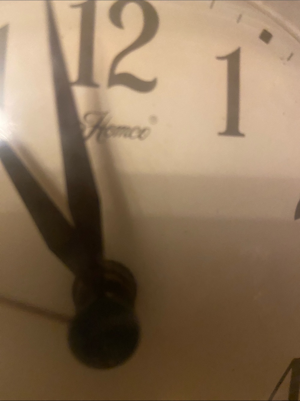 Homco White Textured Ruffled Frame Wall Clock - Picture 2 of 4